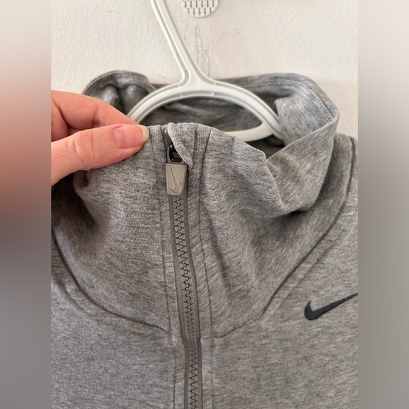 NIKE - Women’s Dri-Fit Grey Zip-Up in Extra Small - Picture 14 of 16